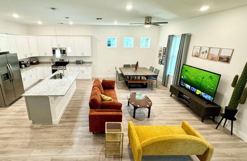 Sanford House | The Hub on Cypress Ave - walk to downtown Sanford