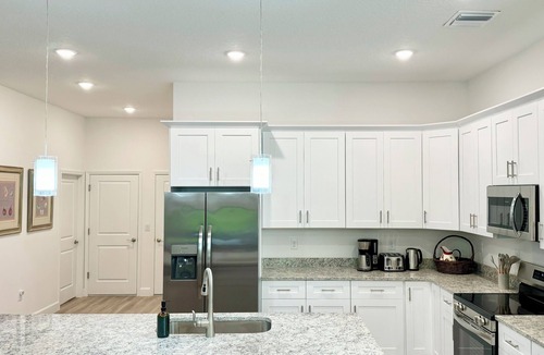 Sanford House | The Hub on Cypress Ave - walk to downtown Sanford