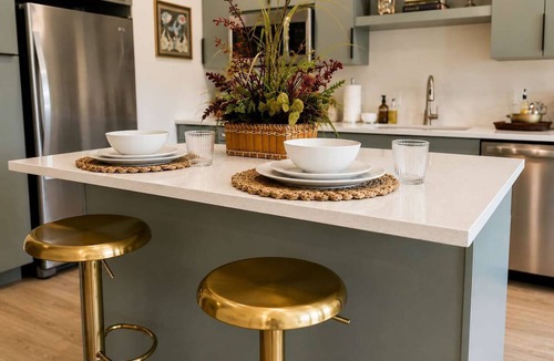 Metropolitan Apartment | The Jardin Blossom Suite | Near Downtown
