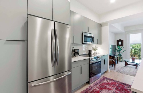 Metropolitan Apartment | The Jardin Cedar Suite | Near Downtown