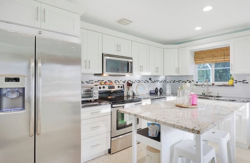 Jensen Beach House | The Jensen Beach Mermaid - Heated Pool/Spa, Pet friendly, beautiful lanai.