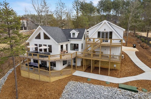 Seneca House | The Keowee Hideaway Lakefront 25 min to Clemson