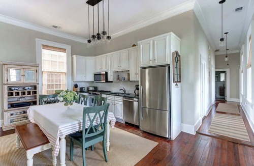 Savannah Victorian District Apartment | The Koi Escape, Victorian | Upper Porch | Parking
