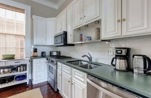 Savannah Victorian District Apartment | The Koi Escape, Victorian | Upper Porch | Parking