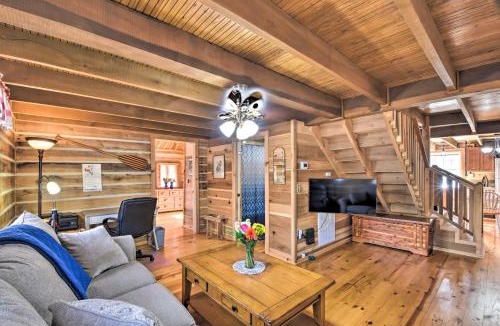 Gumlog House | ‘The Lake Place’ Cabin w/Golf Cart & Free Kayaks!