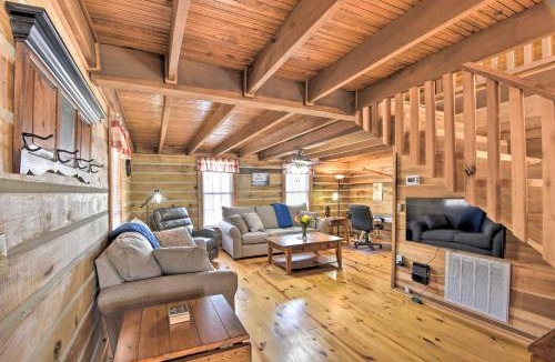 Gumlog House | ‘The Lake Place’ Cabin w/Golf Cart & Free Kayaks!