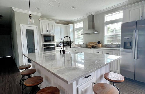 Okeechobee House | The Last Stand Farmhouse! Beautiful kitchen, TV room, AC, WiFi in Okeechobee