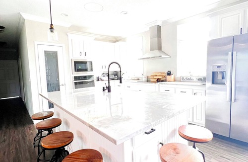 Okeechobee House | The Last Stand Farmhouse! Beautiful kitchen, TV room, AC, WiFi in Okeechobee