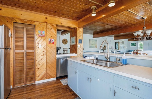 Sparta House | The Lazy Lake House on Center Hill