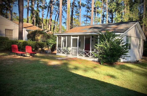 Waycross Cottage | The Little White Cottage Family & Pet-Friendly