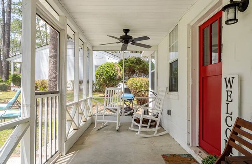 Waycross Cottage | The Little White Cottage Family & Pet-Friendly