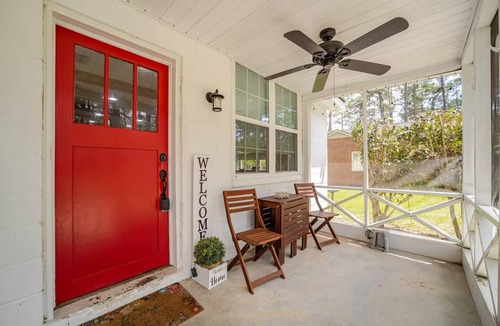 Waycross Cottage | The Little White Cottage Family & Pet-Friendly