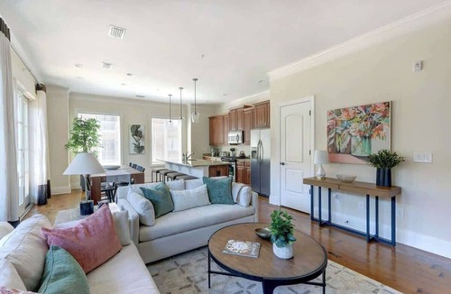 Historic District - North Condo | The Luxury Loft on Bay Street, Modern | Central