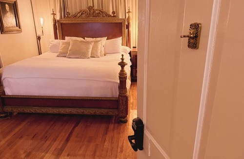 Abbeville Bed & Breakfast | The Majesty Room at The Deodara