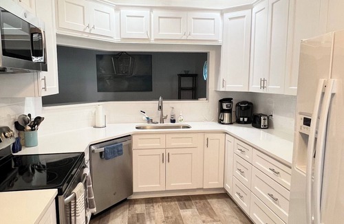 Port Royal Landing House | The Mariners House- Fully renovated kitchen!