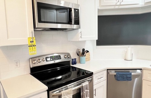 Port Royal Landing House | The Mariners House- Fully renovated kitchen!