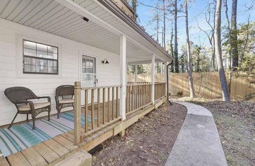 Matthews House | The Matthews Stay | Renovated Home | Pet-Friendly