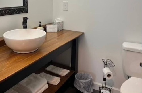 Bryson City Apartment | The Mitchell Suite above Dolce, Bryson City, walk to restaurants & GSMRailroad