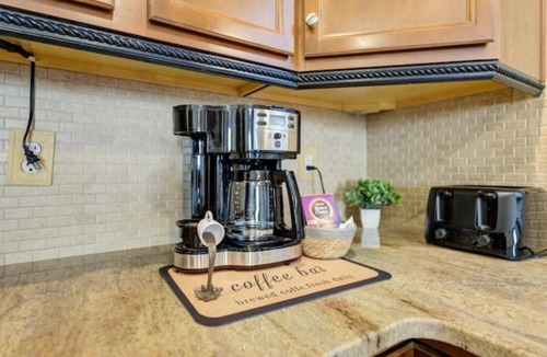 North Charleston House | The Mulberry: huge yard full kitchen 32 minutes to the beach
