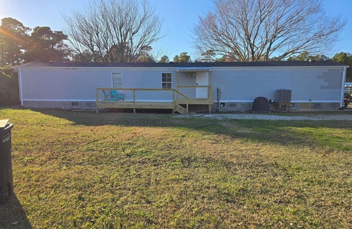 Gloucester House | The Mystic- 2-bedroom mobile home in charming Gloucester Pet Friendly