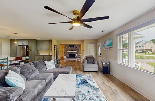 Newport House | The Odd Pearl | Crabbing, Kayaking, & Quiet Coastal Living