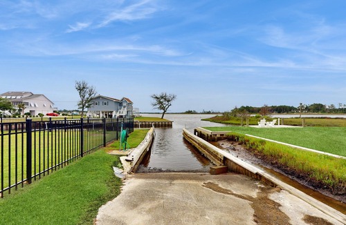 Newport House | The Odd Pearl | Crabbing, Kayaking, & Quiet Coastal Living