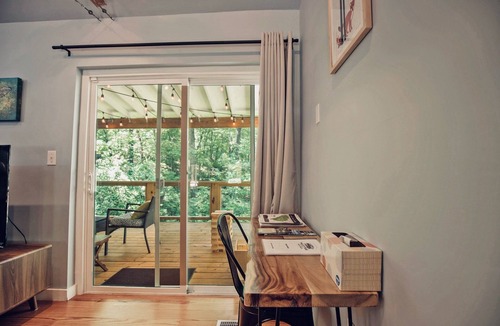 Pickens Cottage | The Only VRBO Next to Table Rock, Private Trail, Hot Tub