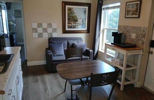 Sun 'N Lake House | The Orchard Suite of Sebring