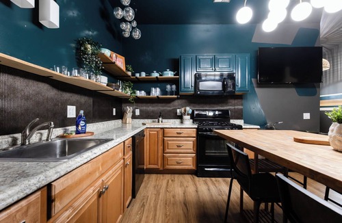 Shiloh Apartment | The PanAm Flat - 2bed/2bath next to hospitals & Scott AFB