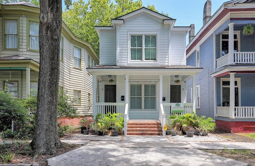 Dixon Park House | The Peach House- Near Downtown
