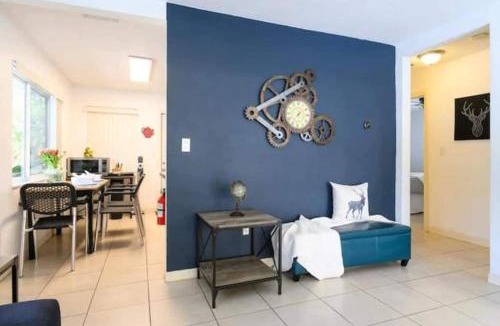 River Oaks House | The peacock villa 1 by Dream Vacation