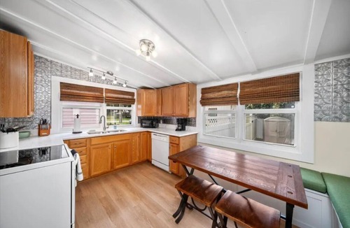 Vero Beach House | The Pink Flamingo - 10 mins from the beach!