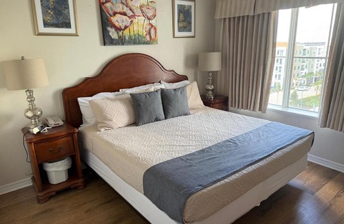 Florida Center Apartment | The Point Hotel & Suites - 705S Luxury - Pool view - Close to Universal