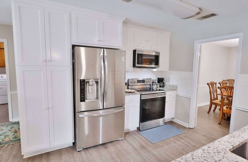 Statesboro House | The Pool House - Close to Georgia Southern!