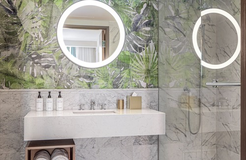 Pineapple Grove Arts District Hotel | The Ray Hotel Delray Beach, Curio Collection by Hilton