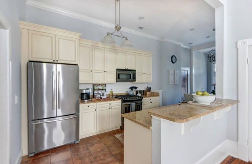 Hitch Village - Fred Wessels Homes Apartment | The Retreat on Broad @ Trustees' Garden