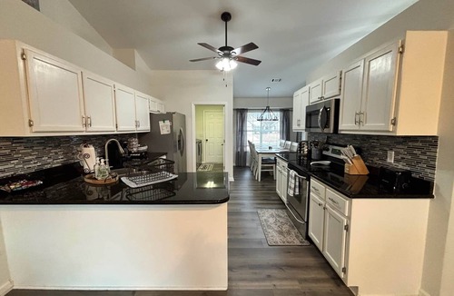 Savannah House | The Robin House, Newly Furnished Lake Retreat Near Tybee Island & Savannah