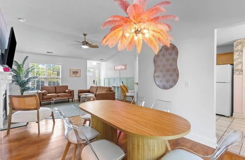 Murraysville House | The Salty Flamingo w Pool+Hot Tub+Ping Pong