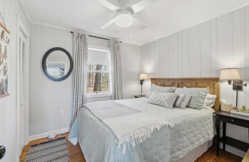 Martin House | The Sapphire Shore Cottage with Dock! home