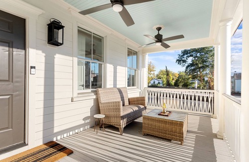 Westside Apartment | The Savannah Suite B | Downtown Dream
