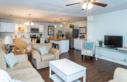 Port Royal House | The Sea Islander - Minutes to Parris Island entrance for Military Graduations!