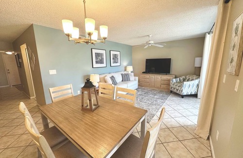 Jupiter Bay Apartment | The Seaside Sanctuary - Walk To The Beach and Pool
