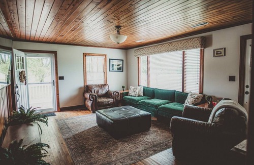 Burgaw House | The Side Porch Farmhouse is a charming country escape in Burgaw!