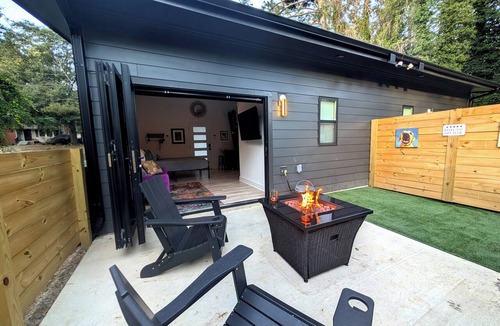 Southeast Raleigh Apartment | The Skulltimate Stay - Fire Pit & EV Charger!