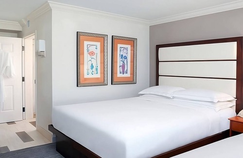 Park Shore Hotel | The Smart Choice for Your Next Getaway! 3 Units, Outdoor Pool, Free Parking!