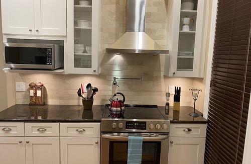 Church Hill Apartment | The Studio@ Eanes Drug-Heart of the Historic District