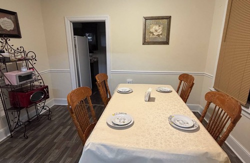 Florence House | The Sunny Cottage minutes to downtown