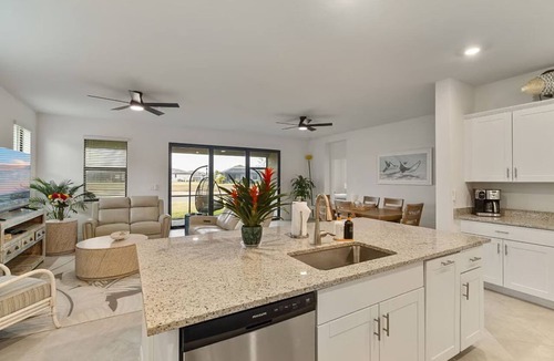 Port Charlotte House | The Sunset House - Bright, Coastal, Pond View, Amenities and Close to Beaches