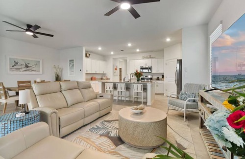 Port Charlotte House | The Sunset House - Bright, Coastal, Pond View, Amenities and Close to Beaches