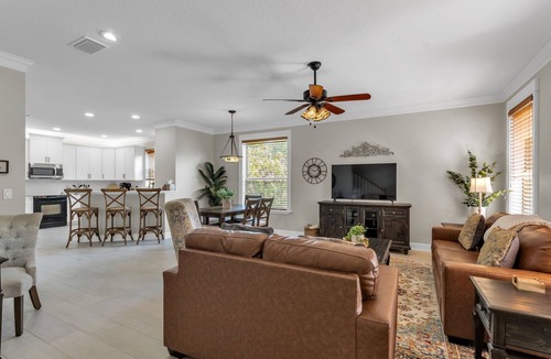 Lakeland House | The Swan & Scholar House - 3BR/2.5 Bath